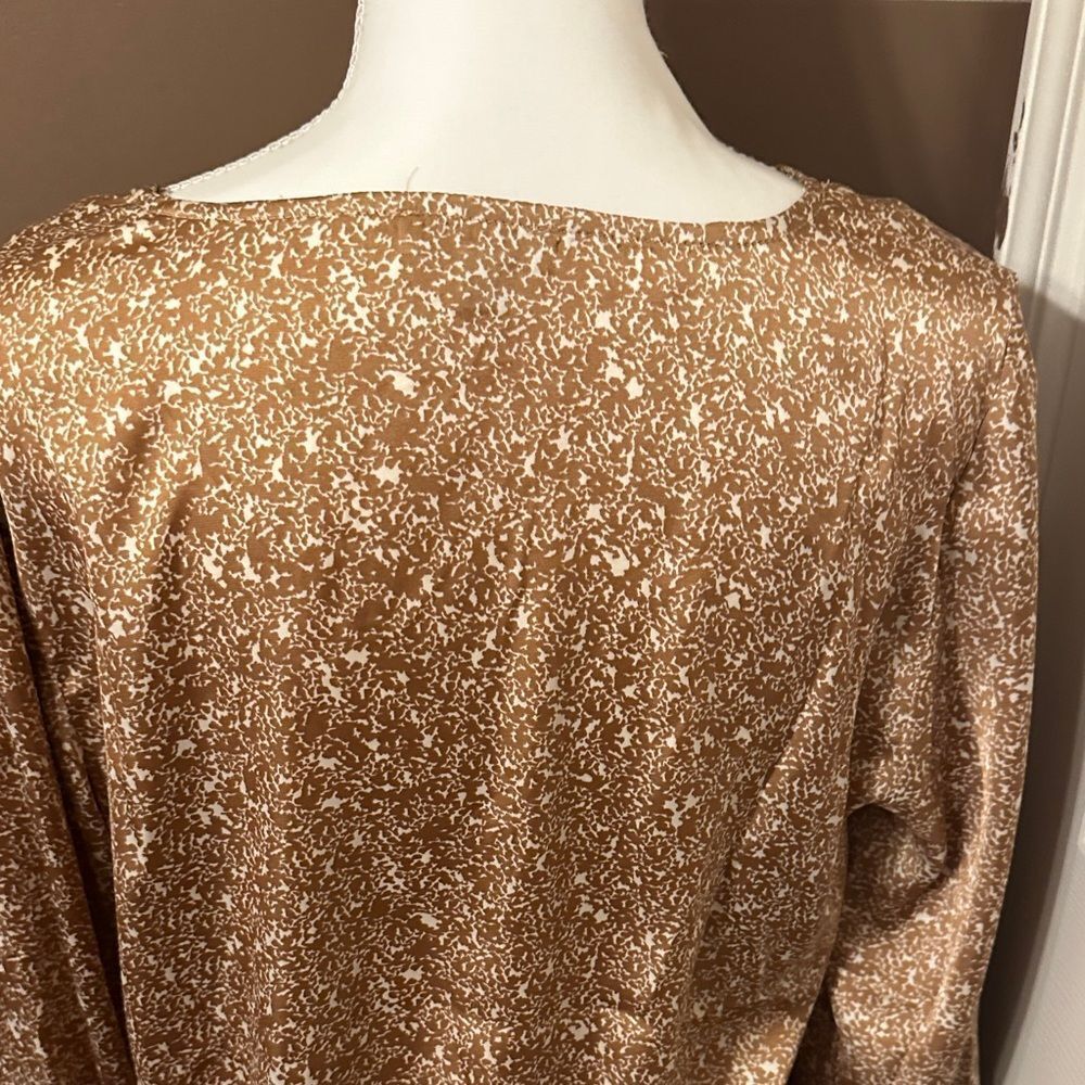 Mittoshop Button-Up Blouse Size large Like new - Picture 4 of 16